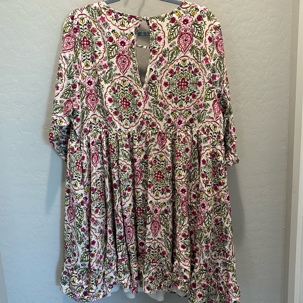 Beautiful TORRID Floral Dress with Pink and Green Details